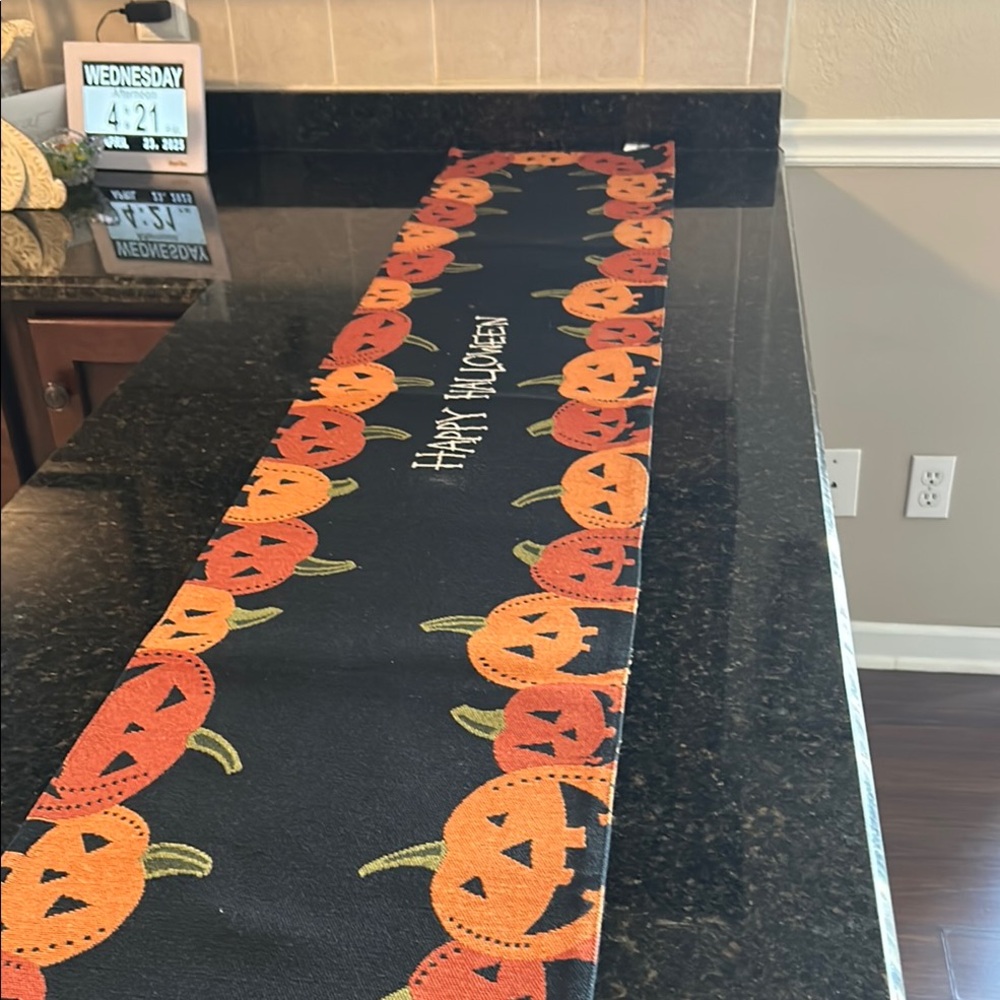 Halloween Pumpkin Table Runner